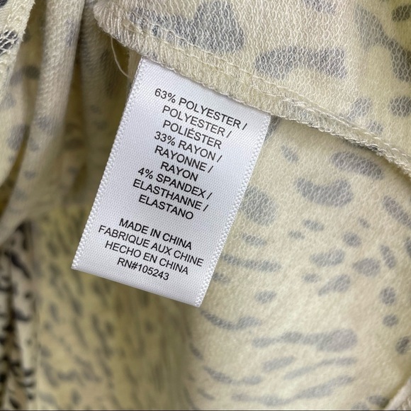 Stitch Fix l Bobeau Front Twist Top, Small - Picture 6 of 7